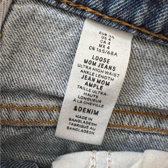 H&M Loose Mom Jeans with Distressed Details - Picture 4 of 6